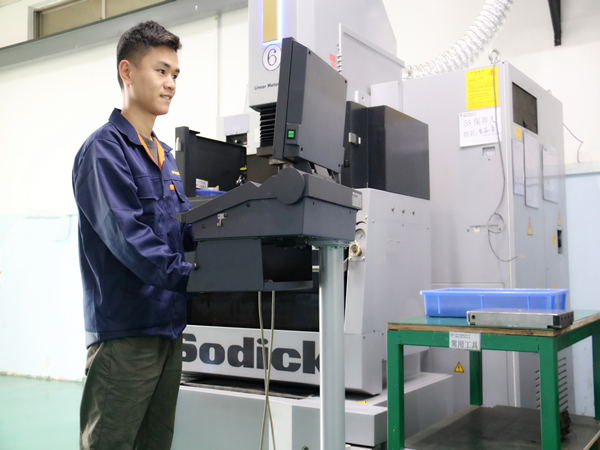 立新塑膠跟您說(shuō)說(shuō)注塑加工工藝的影響因素