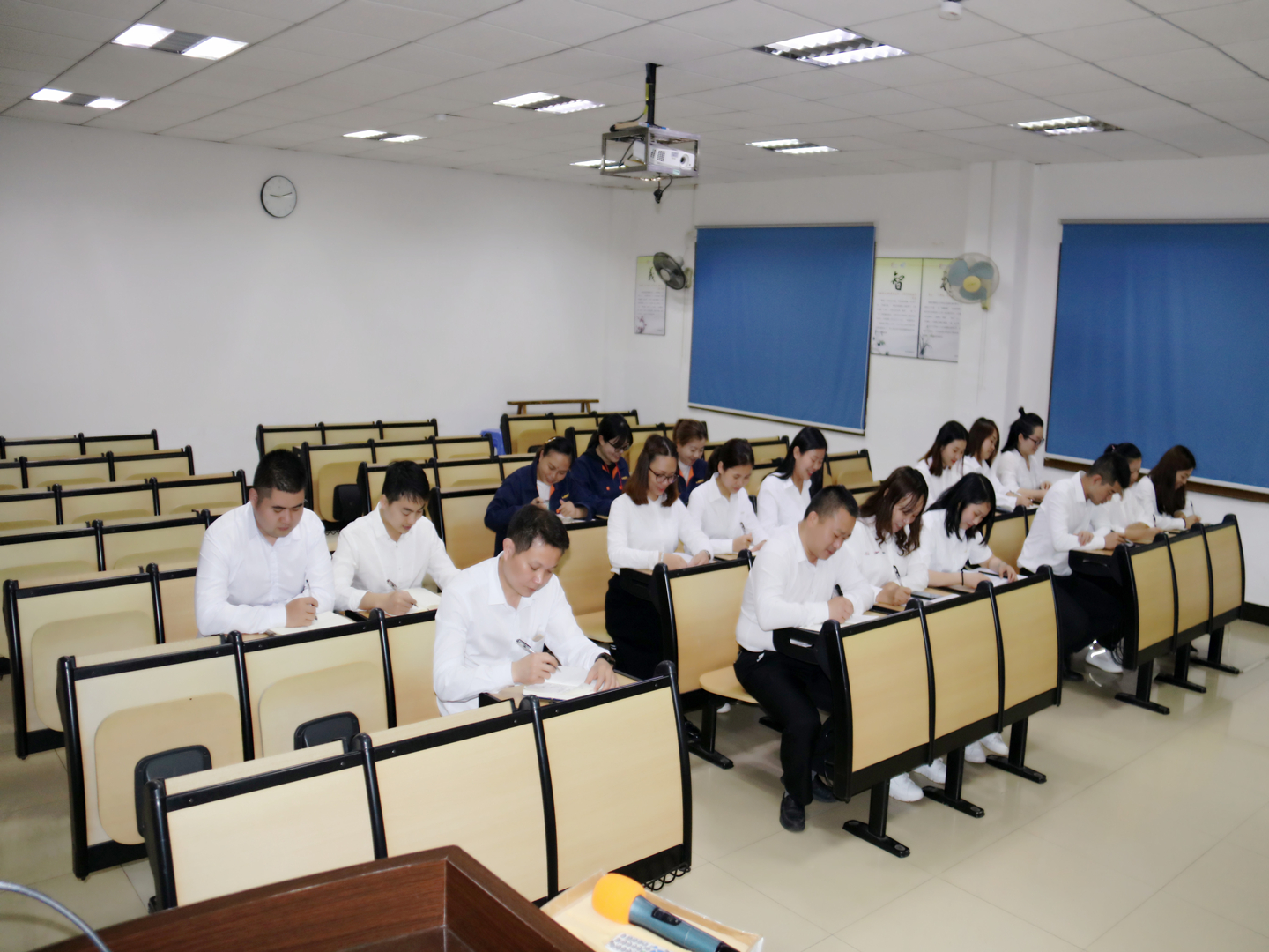 立新塑膠-會(huì)議室