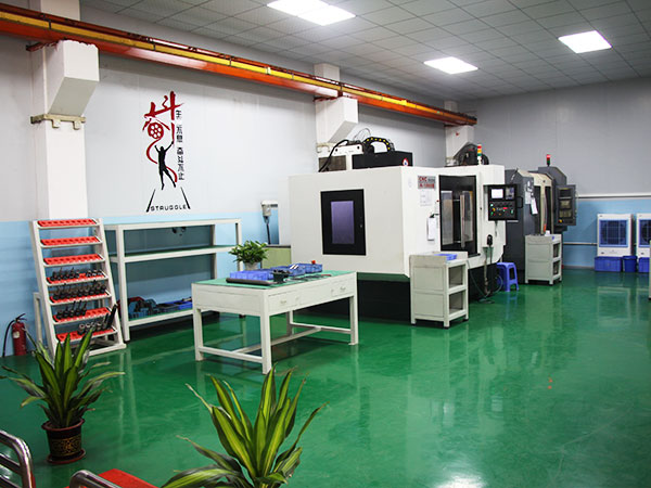 立新塑膠-CNC機(jī)臺(tái)設(shè)備